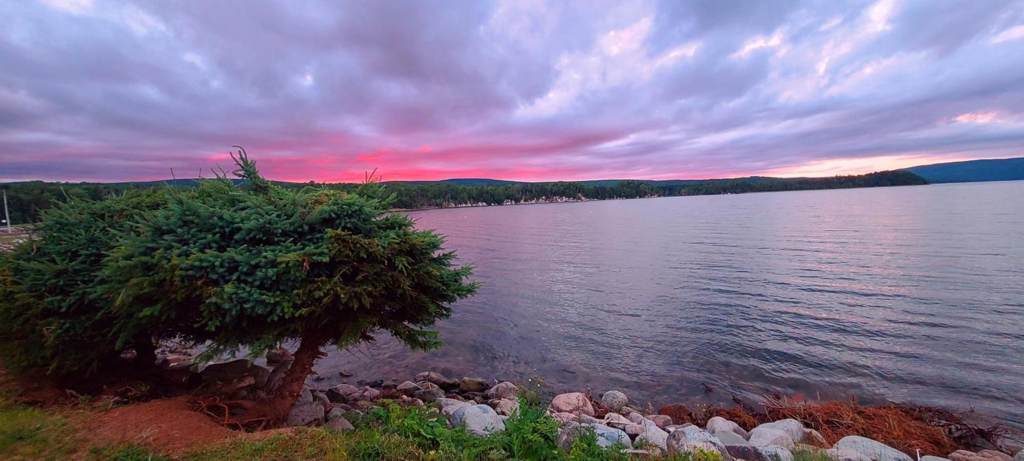 St Ann's Motel&Cottage Baddeck Inlet Exteriör bild